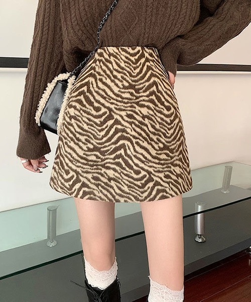 NANEA(ナネア)の「起毛ゼブラ柄ミニスカート(スカート・レディース・ブラック/ブラウン・SMALL/MEDIUM/LARGE)」の13枚目の写真