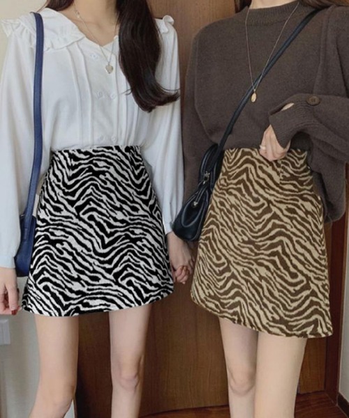 NANEA(ナネア)の「起毛ゼブラ柄ミニスカート(スカート・レディース・ブラック/ブラウン・SMALL/MEDIUM/LARGE)」の6枚目の写真