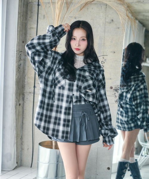 ANDGEEBEE(アンジービー)の「UNISEX チェックフーディシャツ(シャツ/ブラウス・レディース・ブラック/ブラウン・FREE)」の2枚目の写真