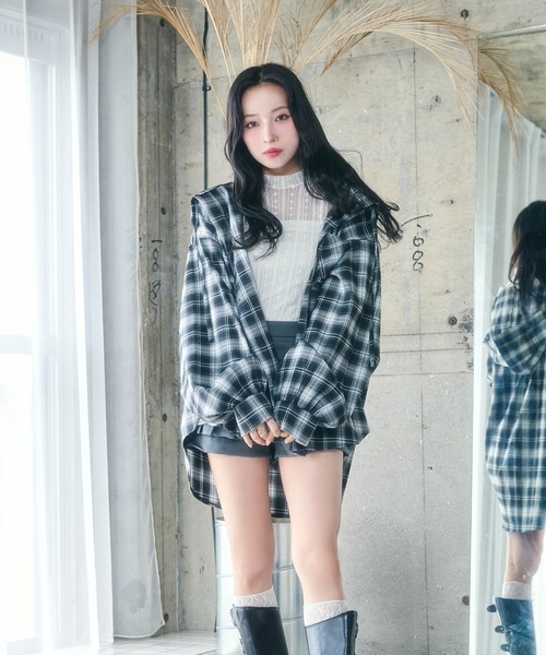 ANDGEEBEE(アンジービー)の「UNISEX チェックフーディシャツ(シャツ/ブラウス・レディース・ブラック/ブラウン・FREE)」の3枚目の写真