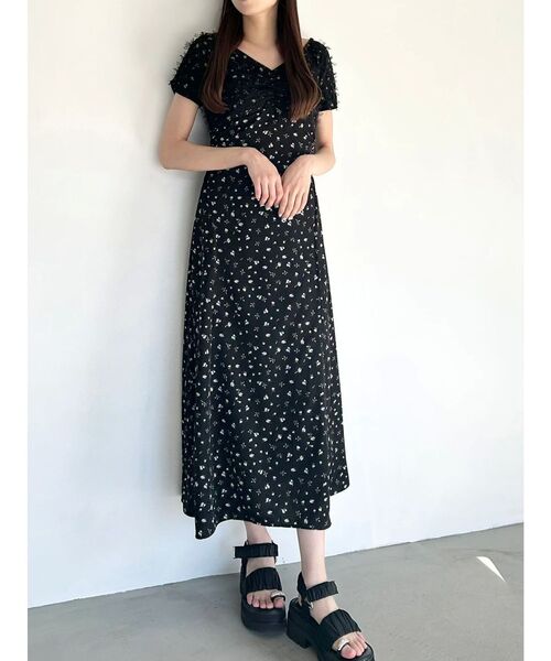 CALNAMUR（カルナムール）の「TULLE LAYERED FLOWER OP/チュールレイヤードフラワーワンピース（ワンピース・レディース・ホワイト/ブラック・SMALL/MEDIUM）」の3枚目の写真