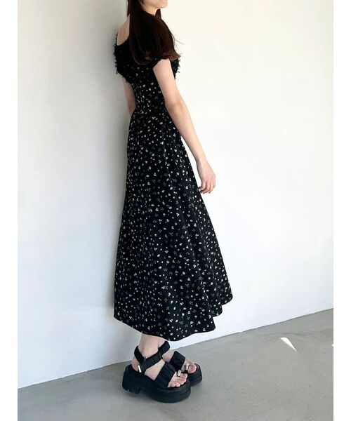 CALNAMUR（カルナムール）の「TULLE LAYERED FLOWER OP/チュールレイヤードフラワーワンピース（ワンピース・レディース・ホワイト/ブラック・SMALL/MEDIUM）」の4枚目の写真