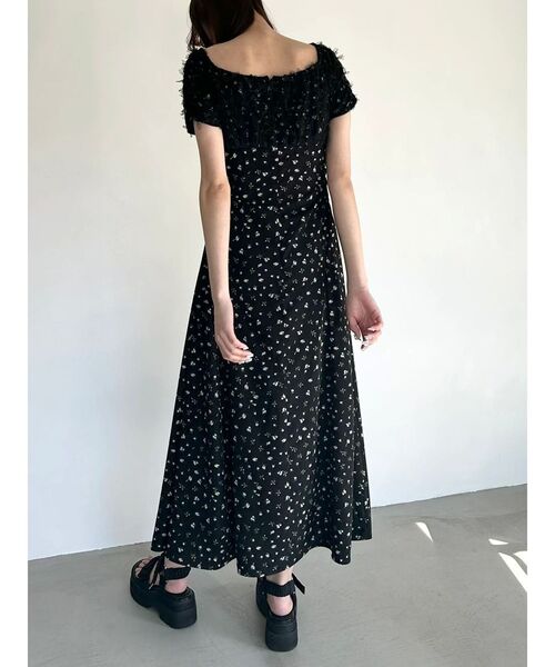 CALNAMUR（カルナムール）の「TULLE LAYERED FLOWER OP/チュールレイヤードフラワーワンピース（ワンピース・レディース・ホワイト/ブラック・SMALL/MEDIUM）」の5枚目の写真