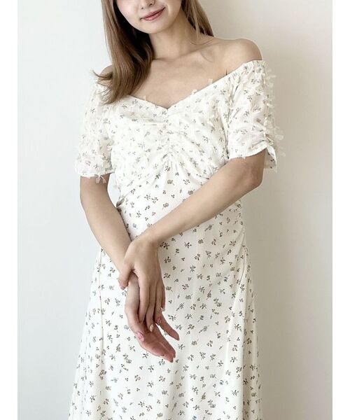 CALNAMUR（カルナムール）の「TULLE LAYERED FLOWER OP/チュールレイヤードフラワーワンピース（ワンピース・レディース・ホワイト/ブラック・SMALL/MEDIUM）」の8枚目の写真