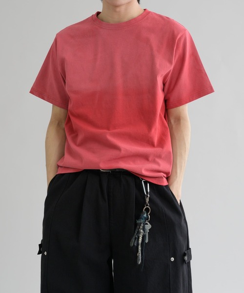 EPNK(イーピーエヌケー)の「【EPNK】Spray crew neck tee / スプレークルーネックTee(Tシャツ/カットソー・メンズ・ブラック/グレイッシュベージュ/チャコールグレー/レッド・SMALL/MEDIUM/LARGE)」の4枚目の写真