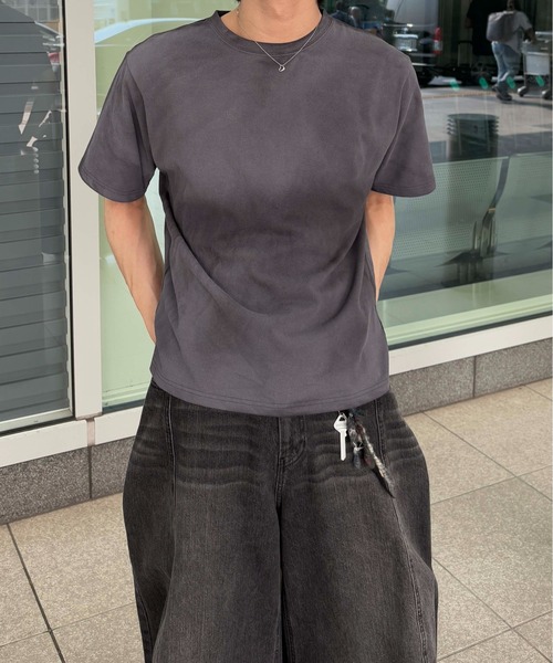 EPNK(イーピーエヌケー)の「【EPNK】Spray crew neck tee / スプレークルーネックTee(Tシャツ/カットソー・メンズ・ブラック/グレイッシュベージュ/チャコールグレー/レッド・SMALL/MEDIUM/LARGE)」の2枚目の写真