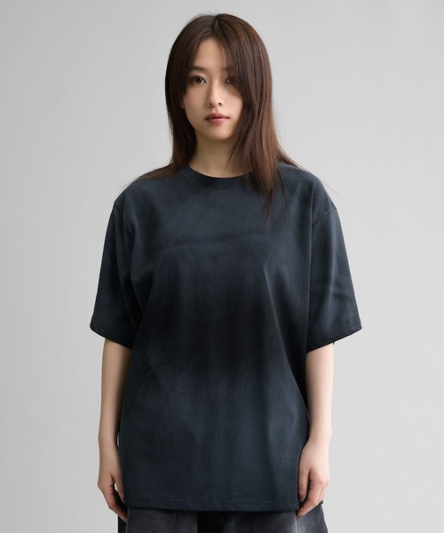 EPNK(イーピーエヌケー)の「【EPNK】Spray crew neck tee / スプレークルーネックTee(Tシャツ/カットソー・メンズ・ブラック/グレイッシュベージュ/チャコールグレー/レッド・SMALL/MEDIUM/LARGE)」の19枚目の写真