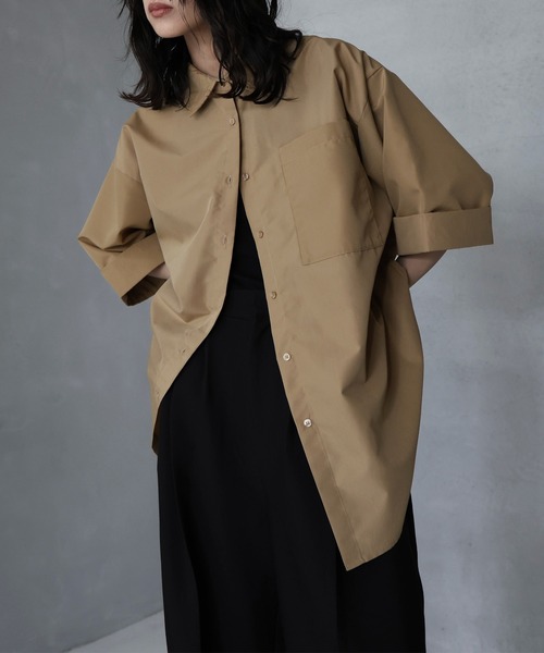 hellam（へラム）の「ハーフスリーブオーバーシャツ（シャツ/ブラウス・レディース・オフホワイト/ブルー/チャコール/ベージュ・FREE）」の6枚目の写真