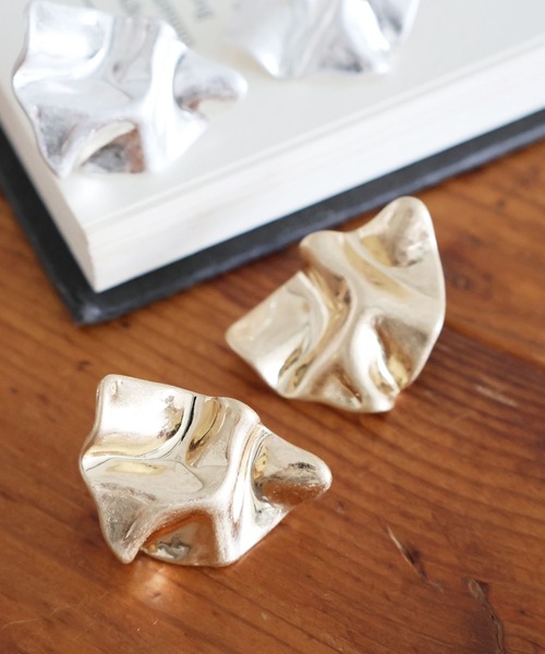 niko and...(ニコアンド)の「メタル折り紙ピアス(ピアス(両耳用)・レディース・イエロー/グレー・0)」の1枚目の写真