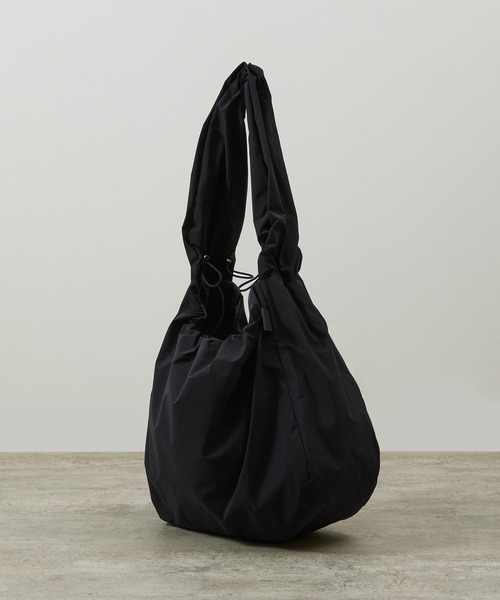 20/80（テゥエンティーエイティー）の「20/80 トゥエンティーエイティー / LIMONTA ROUND SHOULDER BAG リモンタナイロンラウンドショルダーバッグ / S122（ショルダーバッグ・メンズ・ブラック・FREE）」の2枚目の写真