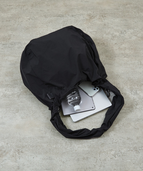 20/80（テゥエンティーエイティー）の「20/80 トゥエンティーエイティー / LIMONTA ROUND SHOULDER BAG リモンタナイロンラウンドショルダーバッグ / S122（ショルダーバッグ・メンズ・ブラック・FREE）」の3枚目の写真