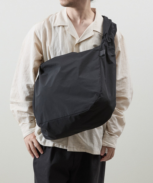 20/80（テゥエンティーエイティー）の「20/80 トゥエンティーエイティー / LIMONTA ROUND SHOULDER BAG リモンタナイロンラウンドショルダーバッグ / S122（ショルダーバッグ・メンズ・ブラック・FREE）」の9枚目の写真
