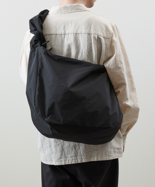 20/80（テゥエンティーエイティー）の「20/80 トゥエンティーエイティー / LIMONTA ROUND SHOULDER BAG リモンタナイロンラウンドショルダーバッグ / S122（ショルダーバッグ・メンズ・ブラック・FREE）」の6枚目の写真