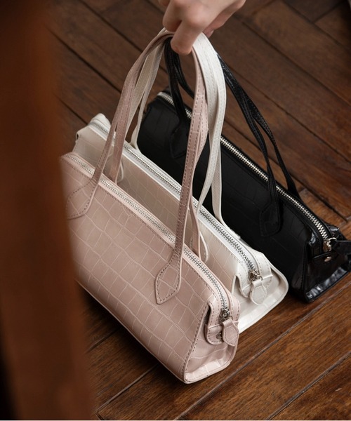 lawgy(ラウジー)の「crocodile thin rectangle bag / クロコダイルスィンレクタングルバッグ(ショルダーバッグ・レディース・アイボリー/ブラック/ピンク・FREE)」の4枚目の写真