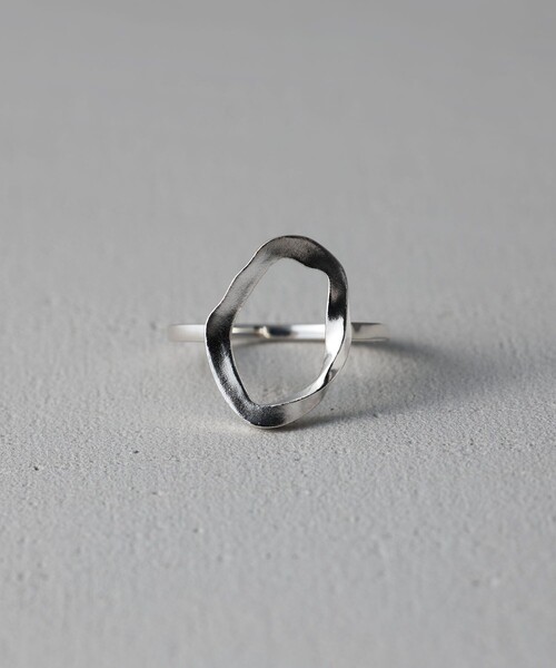 and cloud(アンドクラウド)の「Flutter Window Ring(リング・レディース・シルバー/ブルー・9号/11号/13号/15号)」の3枚目の写真