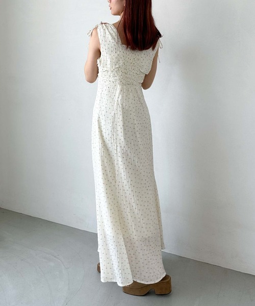 archives(アルシーヴ)の「小花柄ドロストノースリワンピース(ワンピース・レディース・ベージュ/ブラック/オフホワイト・MEDIUM)」の19枚目の写真