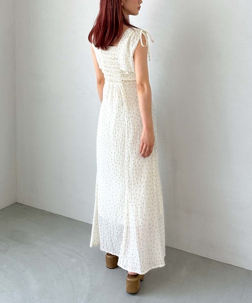 archives(アルシーヴ)の「小花柄ドロストノースリワンピース(ワンピース・レディース・ベージュ/ブラック/オフホワイト・MEDIUM)」の18枚目の写真