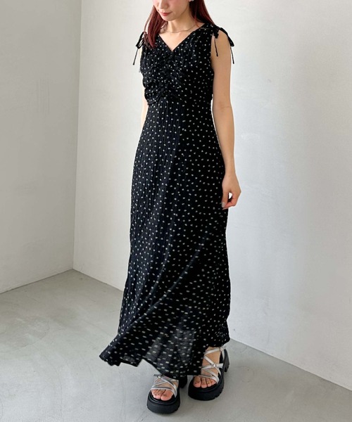 archives(アルシーヴ)の「小花柄ドロストノースリワンピース(ワンピース・レディース・ベージュ/ブラック/オフホワイト・MEDIUM)」の13枚目の写真