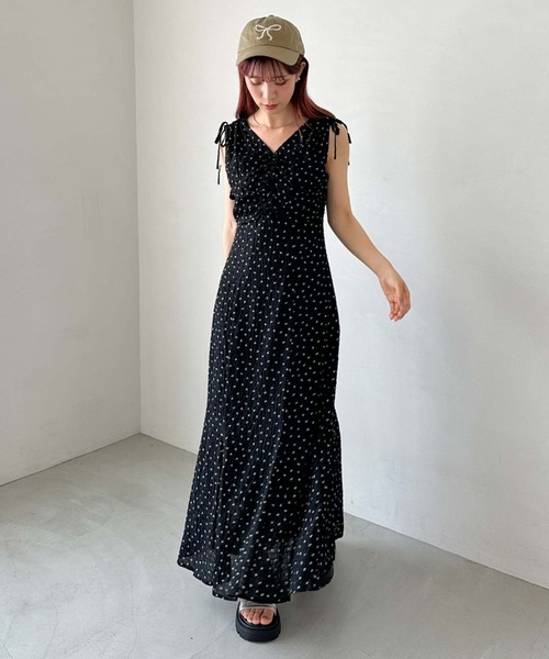 archives(アルシーヴ)の「小花柄ドロストノースリワンピース(ワンピース・レディース・ベージュ/ブラック/オフホワイト・MEDIUM)」の8枚目の写真