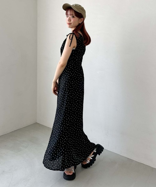 archives(アルシーヴ)の「小花柄ドロストノースリワンピース(ワンピース・レディース・ベージュ/ブラック/オフホワイト・MEDIUM)」の10枚目の写真