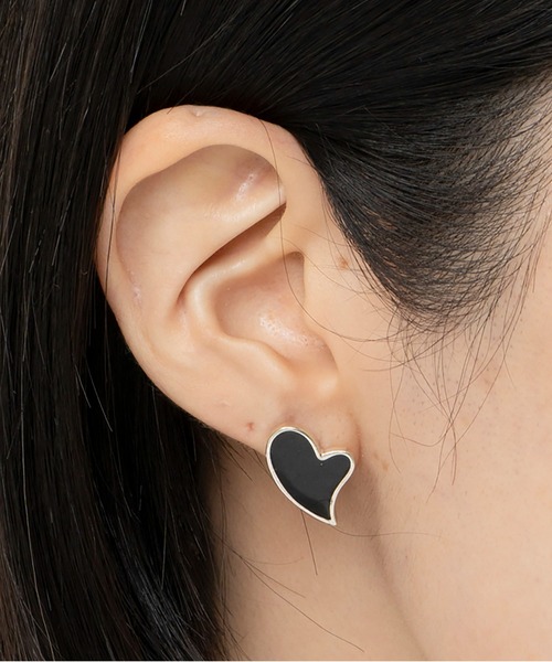 LAPUIS（ラピュイ）の「LAPUIS(ラピュイ) Amuse Heart pierced earrings A（ピアス（両耳用）・レディース・ホワイト/レッド/ブラック・FREE）」の2枚目の写真