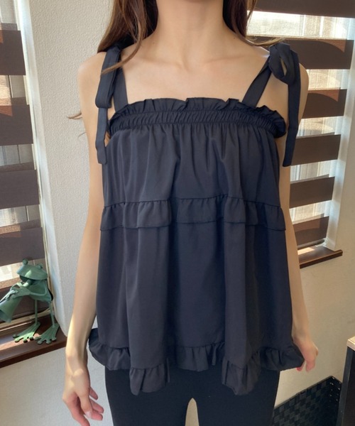 ｔｏｌｅｎｅ（トレネ）の「フリルティアード 肩リボン キャミソール トップス（キャミソール・レディース・ホワイト/グリーン/ブラック・FREE）」の10枚目の写真