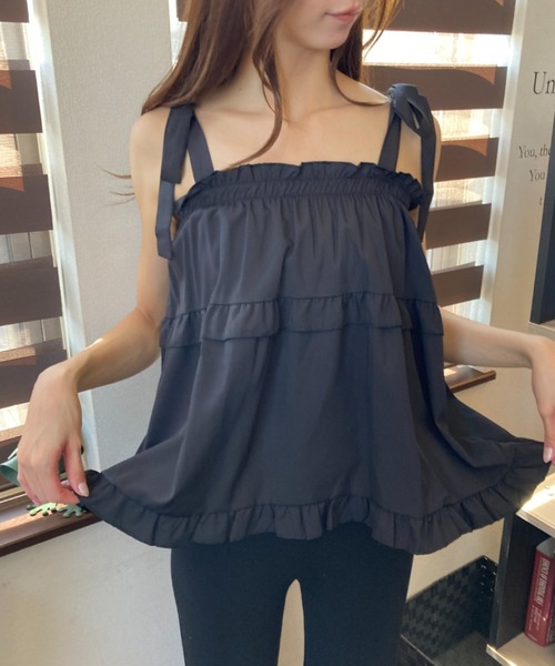 ｔｏｌｅｎｅ（トレネ）の「フリルティアード 肩リボン キャミソール トップス（キャミソール・レディース・ホワイト/グリーン/ブラック・FREE）」の11枚目の写真