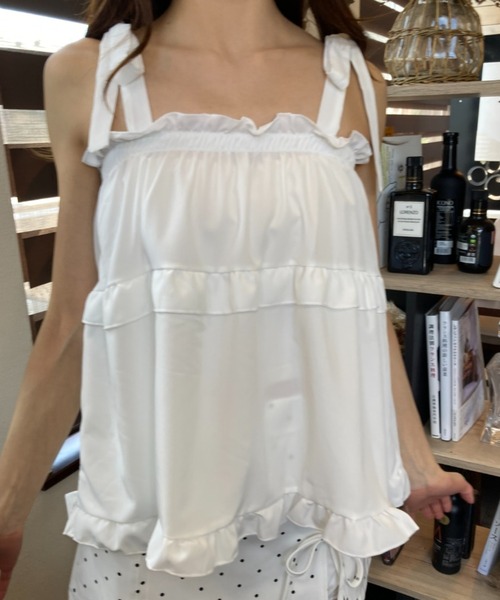 ｔｏｌｅｎｅ（トレネ）の「フリルティアード 肩リボン キャミソール トップス（キャミソール・レディース・ホワイト/グリーン/ブラック・FREE）」の4枚目の写真