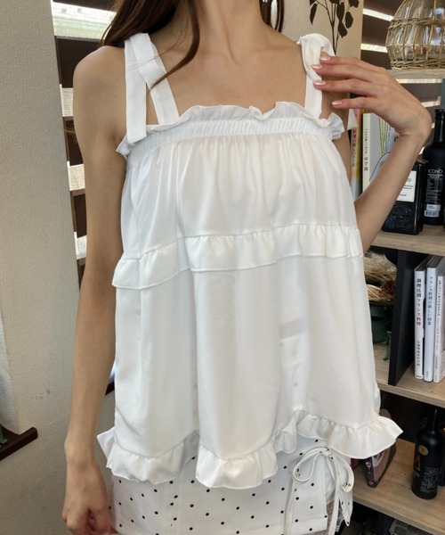 ｔｏｌｅｎｅ（トレネ）の「フリルティアード 肩リボン キャミソール トップス（キャミソール・レディース・ホワイト/グリーン/ブラック・FREE）」の5枚目の写真
