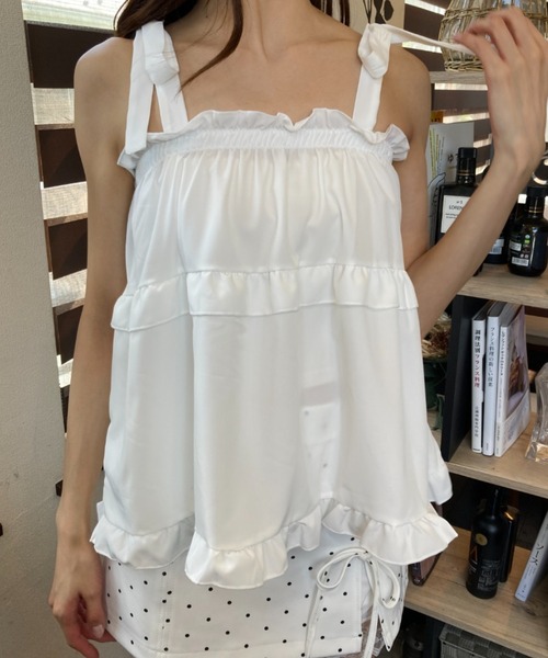 ｔｏｌｅｎｅ（トレネ）の「フリルティアード 肩リボン キャミソール トップス（キャミソール・レディース・ホワイト/グリーン/ブラック・FREE）」の6枚目の写真