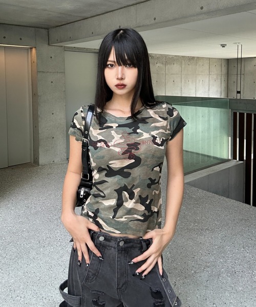 KsG(ケーエスジー)の「カモフラージュビジューTシャツ(Tシャツ/カットソー・レディース・グリーン/グレー・LARGE/MEDIUM/SMALL)」の14枚目の写真