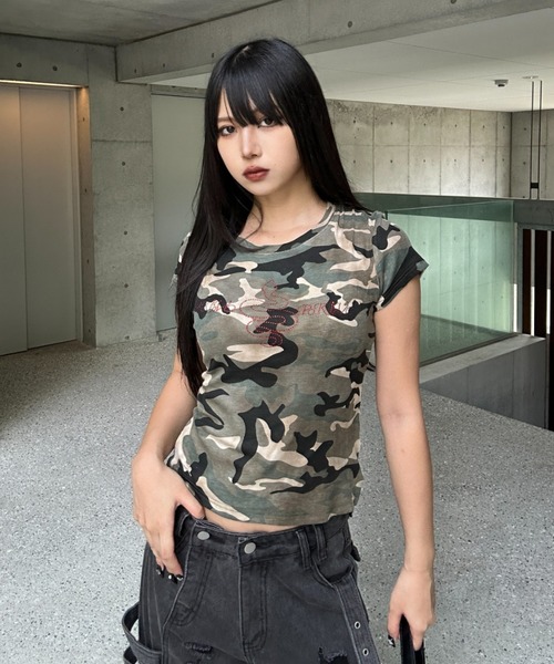 KsG(ケーエスジー)の「カモフラージュビジューTシャツ(Tシャツ/カットソー・レディース・グリーン/グレー・LARGE/MEDIUM/SMALL)」の12枚目の写真