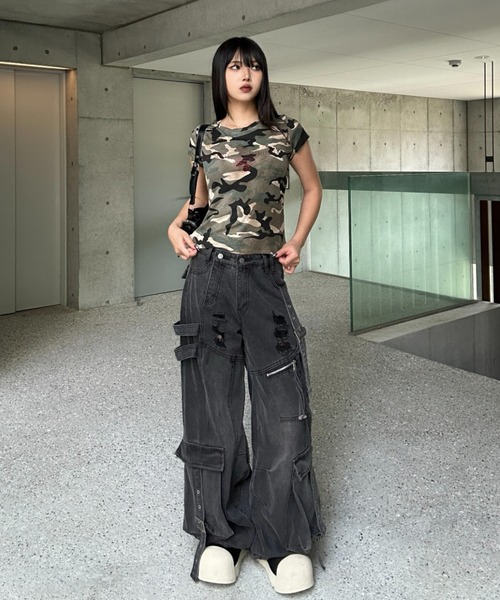 KsG(ケーエスジー)の「カモフラージュビジューTシャツ(Tシャツ/カットソー・レディース・グリーン/グレー・LARGE/MEDIUM/SMALL)」の16枚目の写真