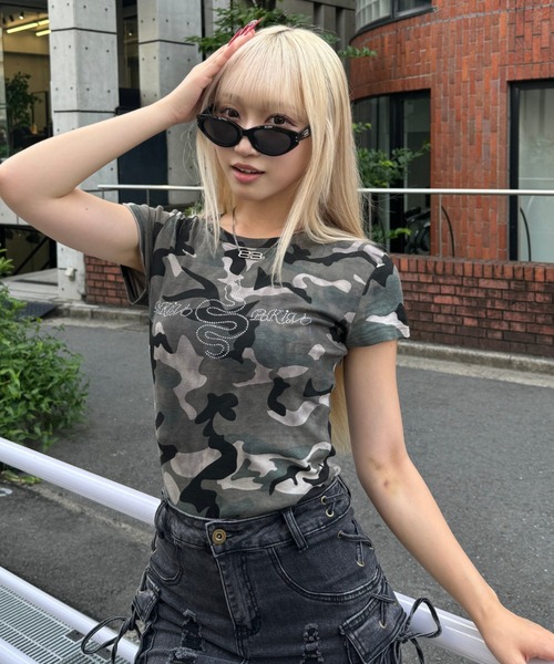 KsG(ケーエスジー)の「カモフラージュビジューTシャツ(Tシャツ/カットソー・レディース・グリーン/グレー・LARGE/MEDIUM/SMALL)」の21枚目の写真