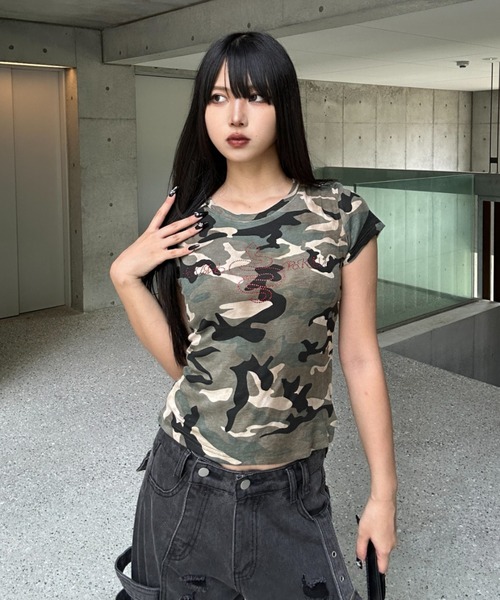 KsG(ケーエスジー)の「カモフラージュビジューTシャツ(Tシャツ/カットソー・レディース・グリーン/グレー・LARGE/MEDIUM/SMALL)」の11枚目の写真