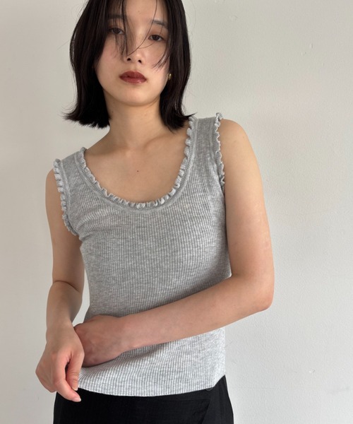 FUULLY STUDIO（フーリィーステューディオ）の「フリルリブニットビスチェタンク（タンクトップ・レディース・ブラック/ライトブルー/オフホワイト/グレー・FREE）」の4枚目の写真
