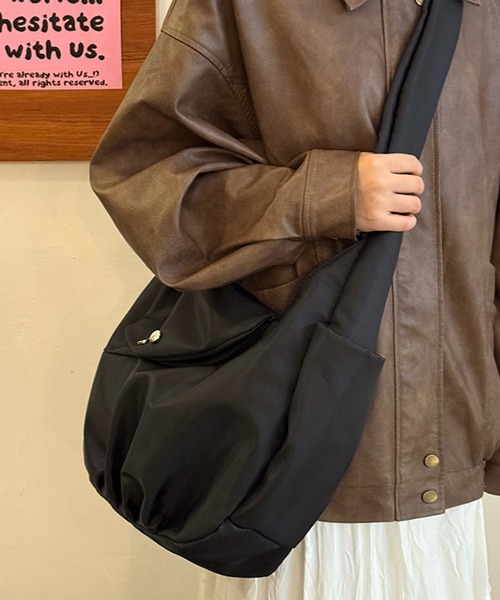 SANSeLF（サンセルフ）の「【SANSeLF】 ビッグフォルムショルダーバッグ ソフトボディ ドロースナップディテール saa25a042（ショルダーバッグ・レディース・ブラック・FREE）」の19枚目の写真