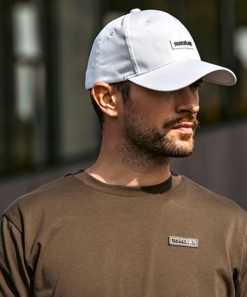 1PIU1UGUALE3 RELAX (ウノピゥウノウグァーレトレ リラックス)の「1PIU1UGUALE3 RELAX(ウノピゥウノウグァーレトレ リラックス)プレートロゴ ベーシックシルエット キャップ(キャップ・メンズ・ホワイト/ブラック・ONE SIZE)」の17枚目の写真