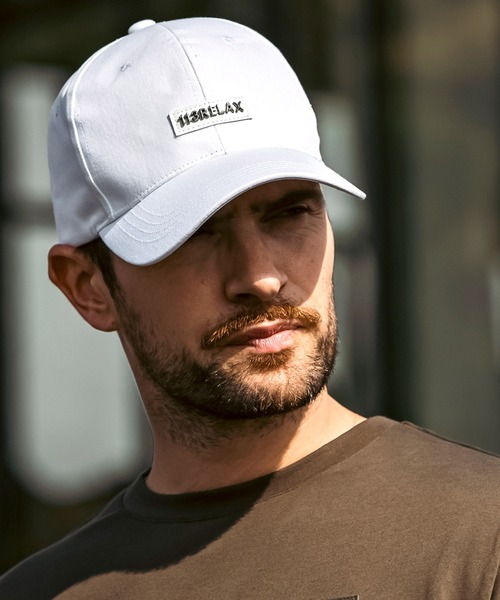 1PIU1UGUALE3 RELAX (ウノピゥウノウグァーレトレ リラックス)の「1PIU1UGUALE3 RELAX(ウノピゥウノウグァーレトレ リラックス)プレートロゴ ベーシックシルエット キャップ(キャップ・メンズ・ホワイト/ブラック・ONE SIZE)」の18枚目の写真