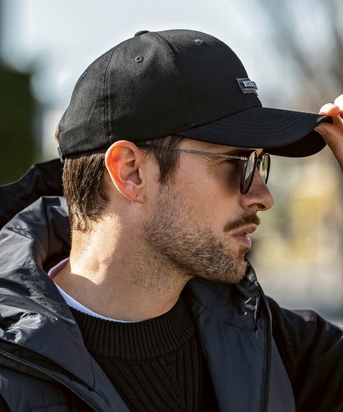 1PIU1UGUALE3 RELAX (ウノピゥウノウグァーレトレ リラックス)の「1PIU1UGUALE3 RELAX(ウノピゥウノウグァーレトレ リラックス)プレートロゴ ベーシックシルエット キャップ(キャップ・メンズ・ホワイト/ブラック・ONE SIZE)」の3枚目の写真