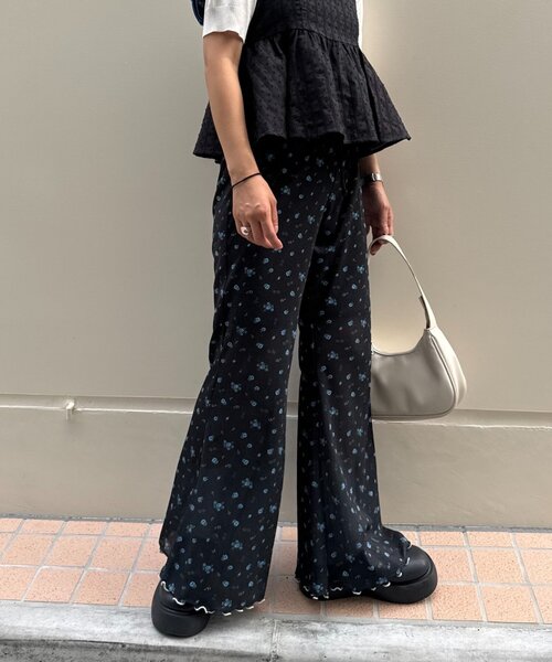 HELLO.SANFRANCISCO（ハローサンフランシスコ）の「【HELLO.SANFRANCISCO/ハローサンフランシスコ】アソート柄フロッキープリントフレアパンツ（その他パンツ・レディース・ホワイト系その他/ホワイト/ブラック/ブラック系その他・MEDIUM/SMALL）」の8枚目の写真