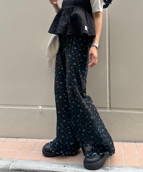 HELLO.SANFRANCISCO（ハローサンフランシスコ）の「【HELLO.SANFRANCISCO/ハローサンフランシスコ】アソート柄フロッキープリントフレアパンツ（その他パンツ・レディース・ホワイト系その他/ホワイト/ブラック/ブラック系その他・MEDIUM/SMALL）」の9枚目の写真