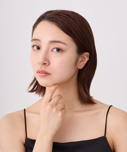 CALIN STANDARD(カリンスタンダード)の「◆金属アレルギー対応◆◆made in japan◆【純金厚メッキ】ワイドプレーン 極小ミニマルカーブピアス(ピアス(両耳用)・レディース・シルバー/ゴールド/ピンクゴールド・FREE)」の4枚目の写真