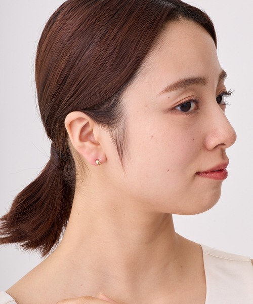 CALIN STANDARD(カリンスタンダード)の「◆金属アレルギー対応◆◆made in japan◆【純金厚メッキ】ワイドプレーン 極小ミニマルカーブピアス(ピアス(両耳用)・レディース・シルバー/ゴールド/ピンクゴールド・FREE)」の10枚目の写真