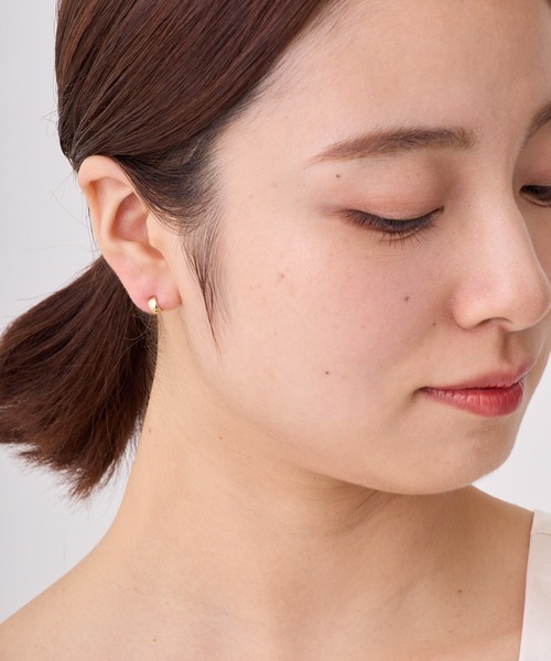 CALIN STANDARD(カリンスタンダード)の「◆金属アレルギー対応◆◆made in japan◆【純金厚メッキ】ワイドプレーン 極小ミニマルカーブピアス(ピアス(両耳用)・レディース・シルバー/ゴールド/ピンクゴールド・FREE)」の11枚目の写真