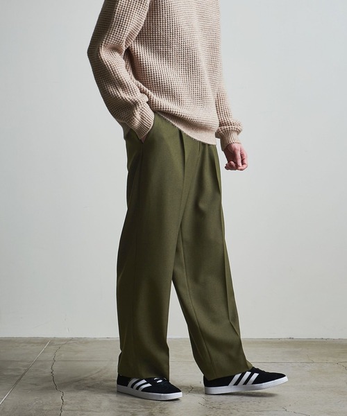 info. BEAUTY&YOUTH(インフォビューティアンドユース)の「【マルチサイズ】ポリエステルサージ ワイドストレート スラックス(スラックス・メンズ・ダークグリーン/オレンジ系その他/ブラック/オリーブ・マルチサイズ)」の3枚目の写真