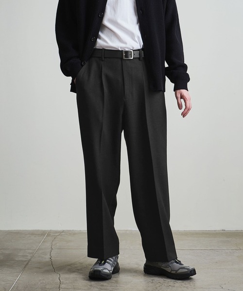 info. BEAUTY&YOUTH(インフォビューティアンドユース)の「【マルチサイズ】ポリエステルサージ ワイドストレート スラックス(スラックス・メンズ・ダークグリーン/オレンジ系その他/ブラック/オリーブ・マルチサイズ)」の2枚目の写真