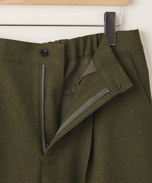 info. BEAUTY&YOUTH(インフォビューティアンドユース)の「【マルチサイズ】ポリエステルサージ ワイドストレート スラックス(スラックス・メンズ・ダークグリーン/オレンジ系その他/ブラック/オリーブ・マルチサイズ)」の10枚目の写真