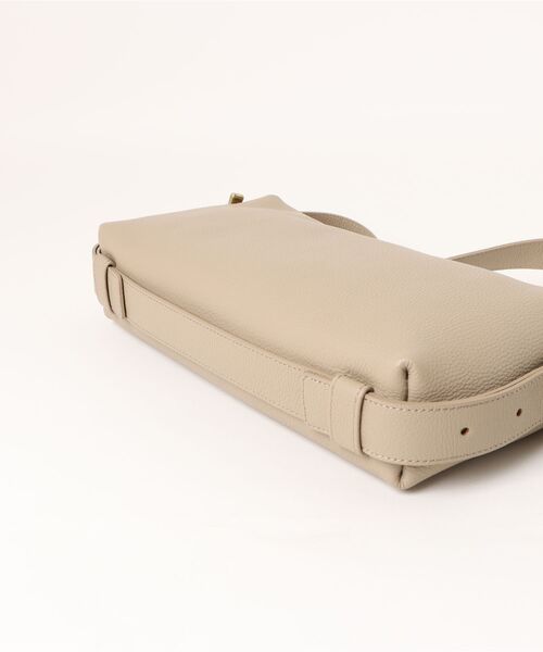 Scrap Book(スクラップブック)の「【TOFF&LOADSTONE】Easy(M)(ショルダーバッグ・レディース・ブラック/ベージュ・FREE)」の4枚目の写真