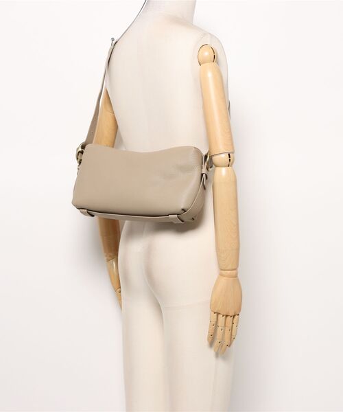 Scrap Book(スクラップブック)の「【TOFF&LOADSTONE】Easy(M)(ショルダーバッグ・レディース・ブラック/ベージュ・FREE)」の7枚目の写真